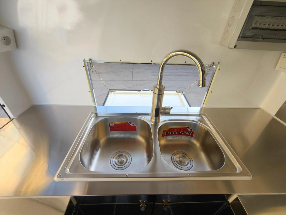 Remorque Mini Food Truck WB220-B – Hotte + Frigo 