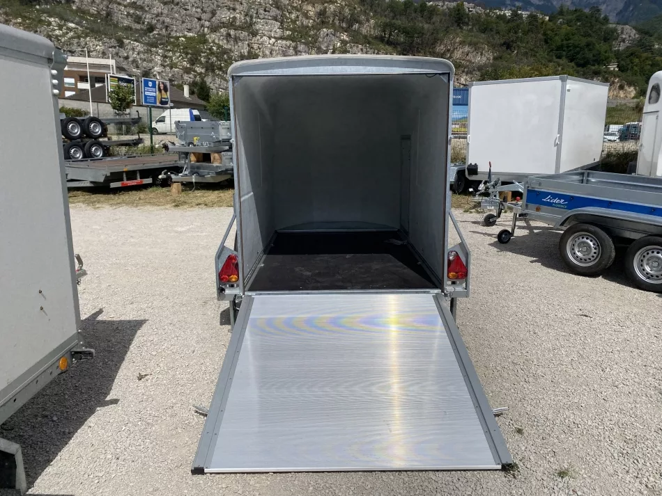 Debon Cargo 1300