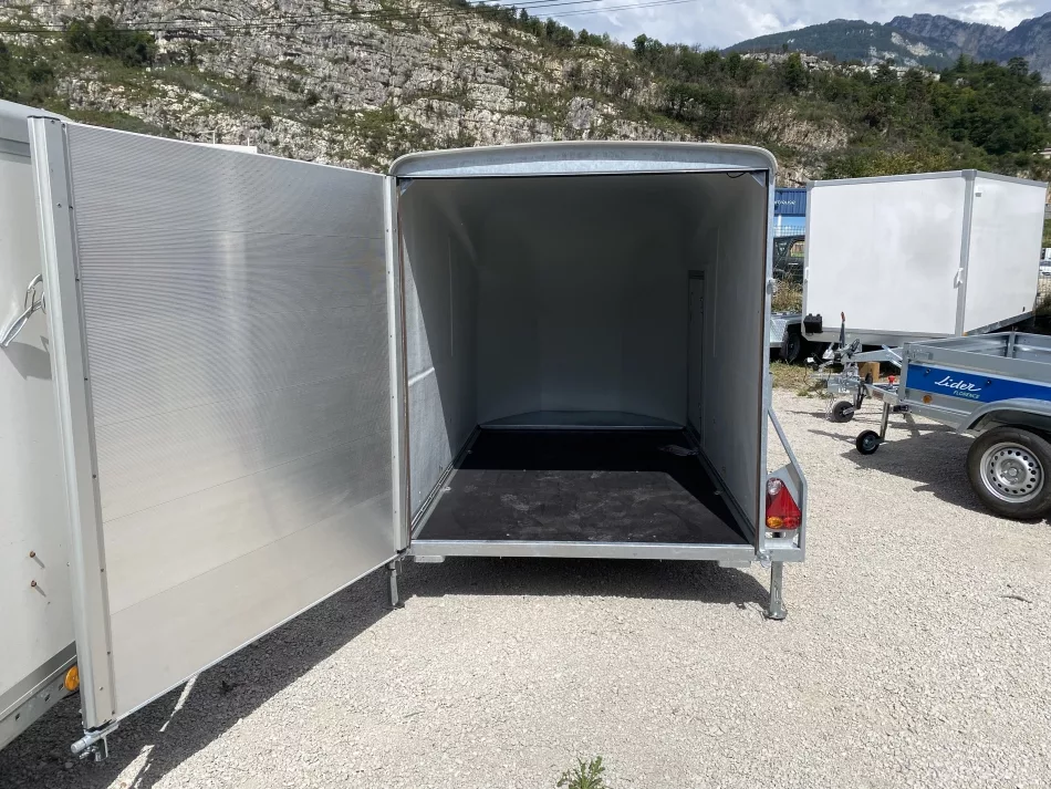 Debon Cargo 1300
