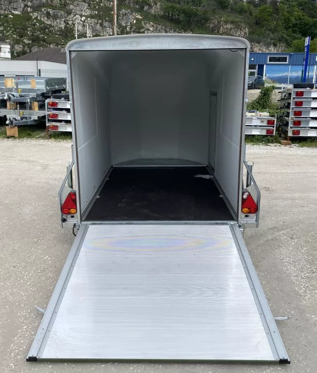 Debon Cargo 1300